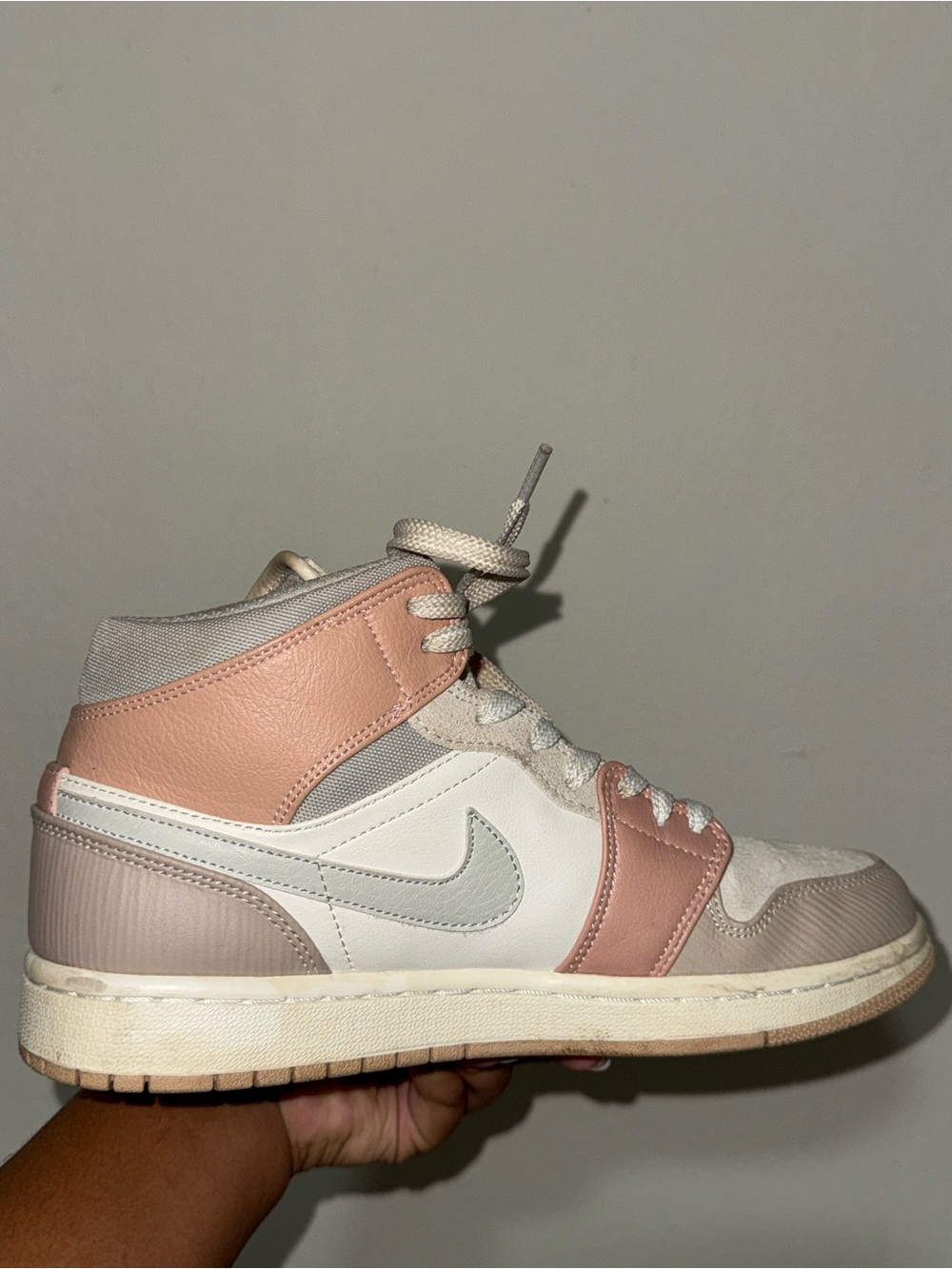 Nike Air Jordan 1 Mid SE rosa y beige - Talla 7